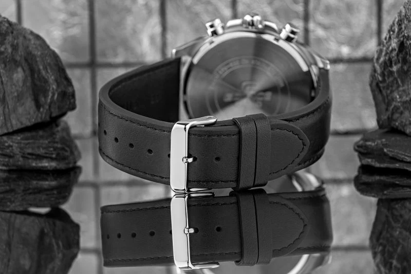 Orë dore për meshkuj CASIO, e zezë