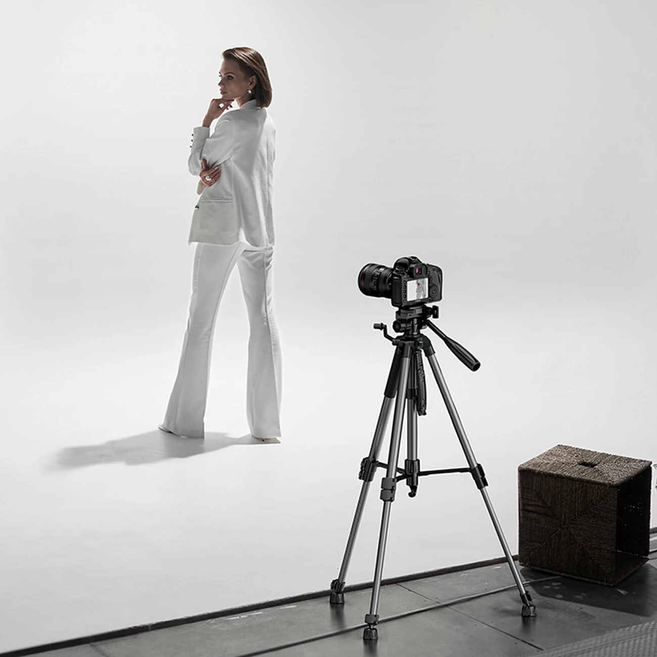 Tripod profesional Ugreen LP661 për kamera e smartphone, 175 cm, i zi/gri