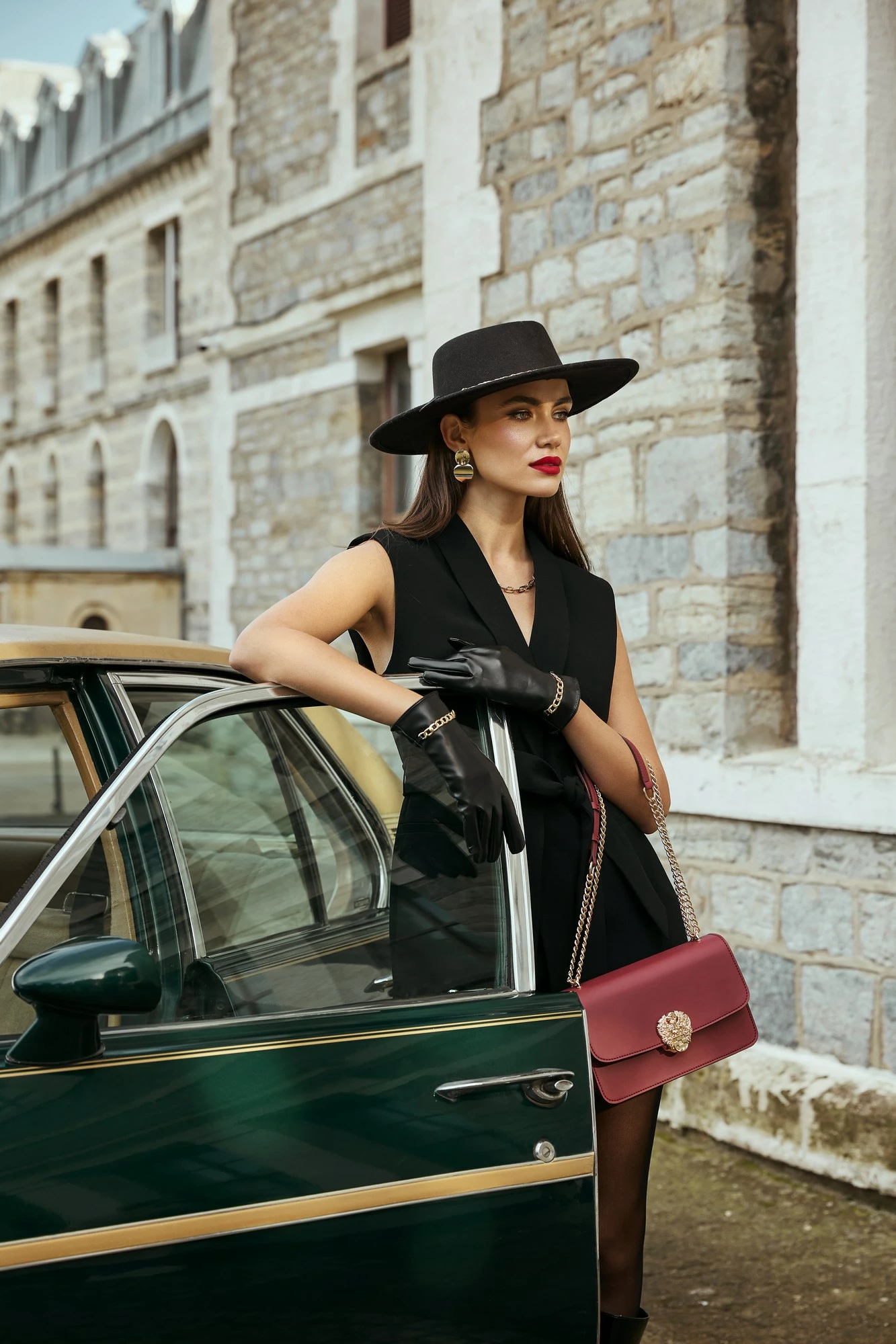 Çantë shpatulle, ngjyrë e kuqe Claret, Vince Camuto Amore