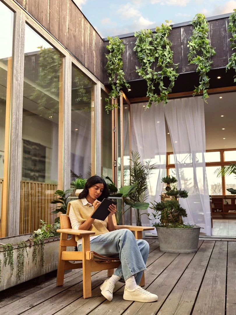 Lexuesi i librit elektronik Rakuten Kobo Elipsa 2E, me prekje, 32 GB Wi-Fi, i zi