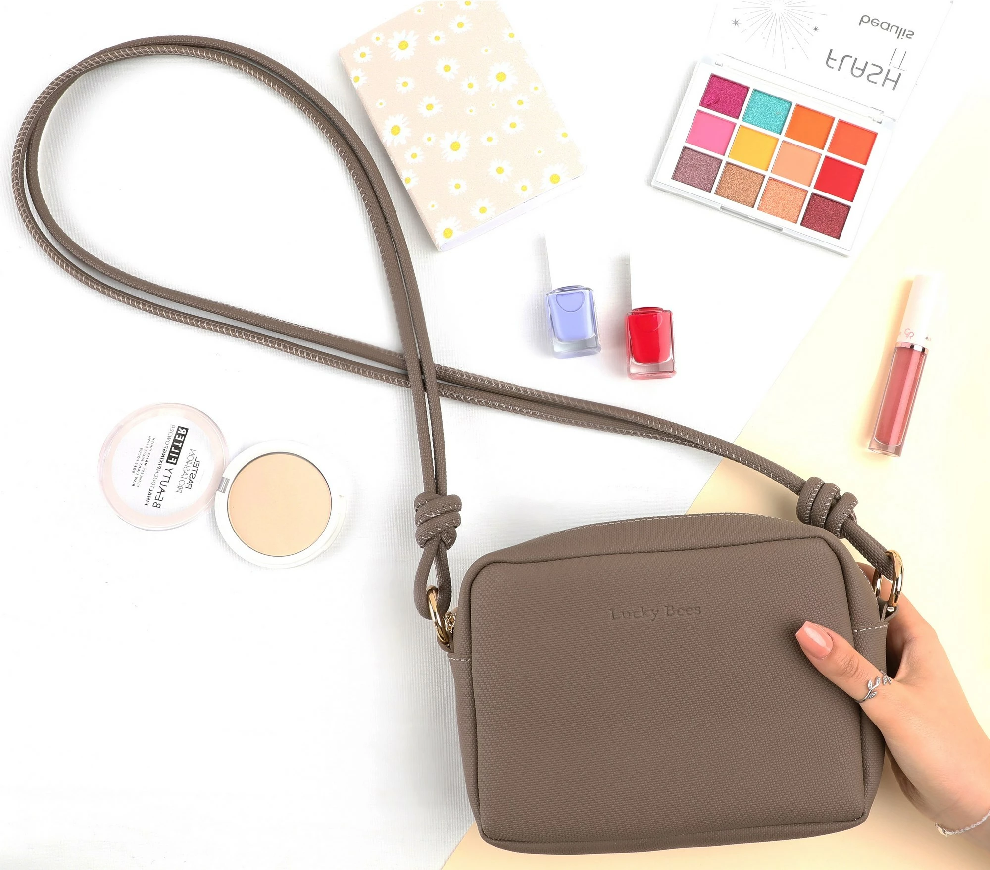 Çantë crossbody Lucky Bees, ngjyrë mink, 1269 v2