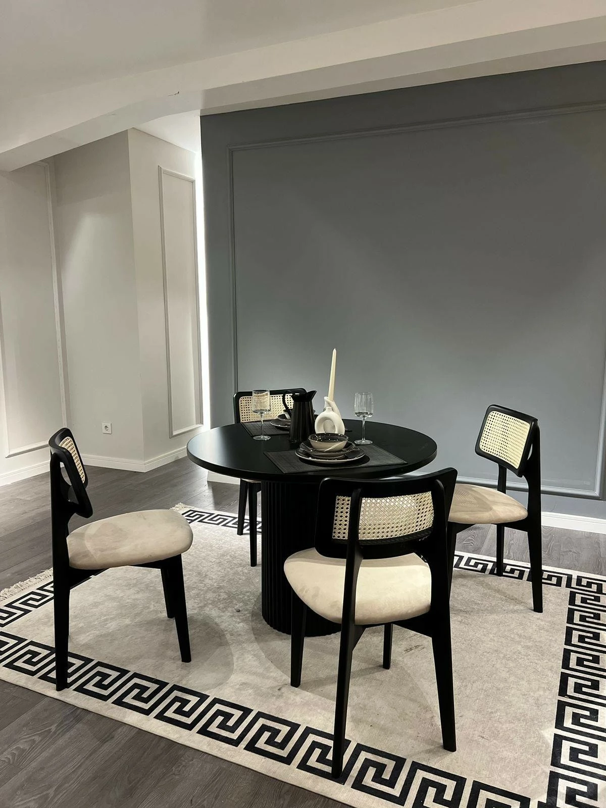 Set tavoline me karrige për ngrënie (5 copë), Skye Decor, Bell, e zezë, e bardhë