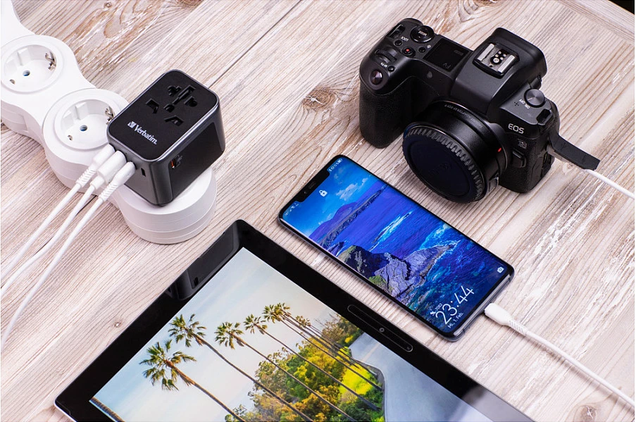 Adapter universal udhëtimi Verbatim UTA-03, 2x USB-A, 3x USB-C, 2500W, i zi