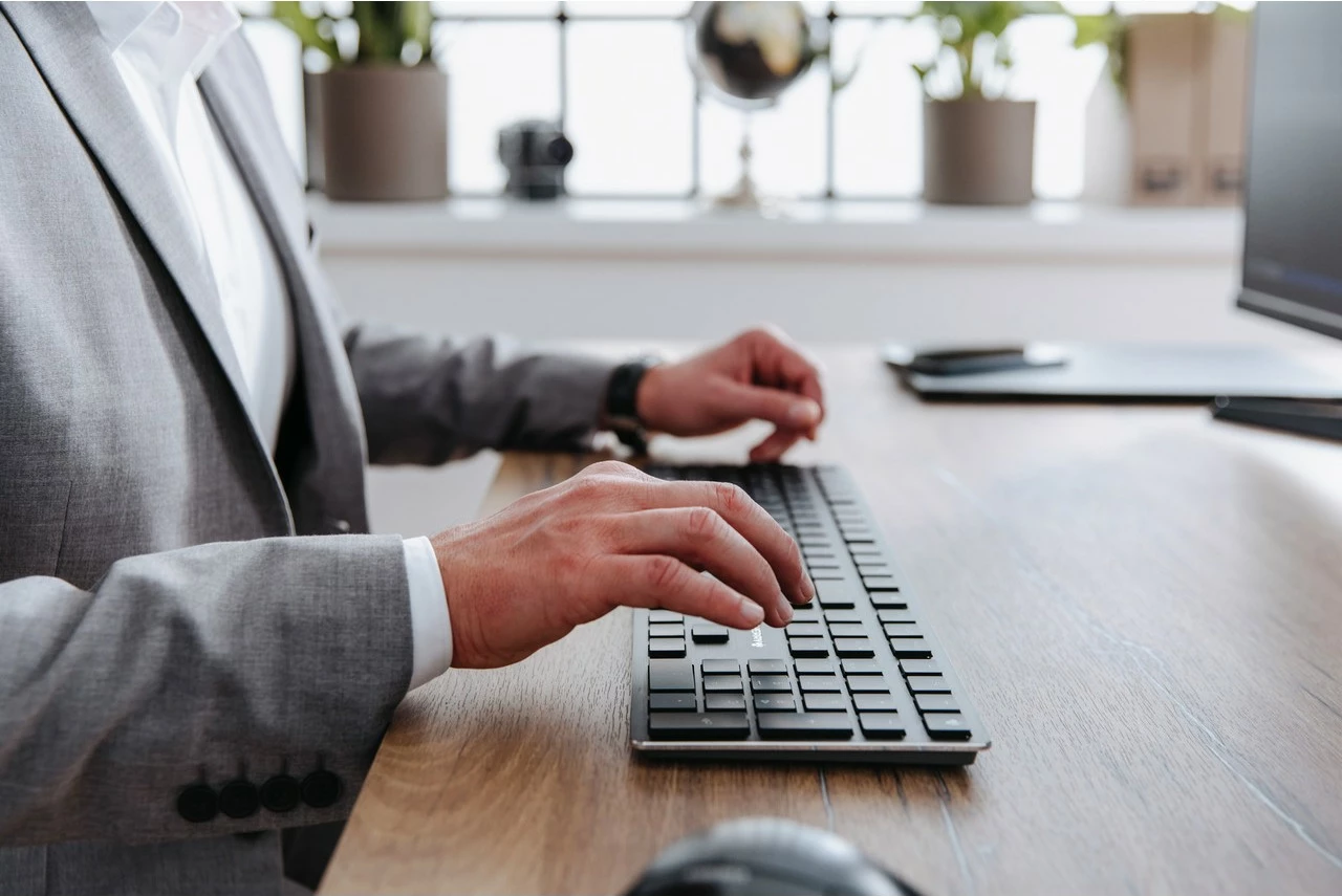 Tastierë Cherry MX ULTRA LOW PROFILE, mekanike, AZERTY, LED, e zezë