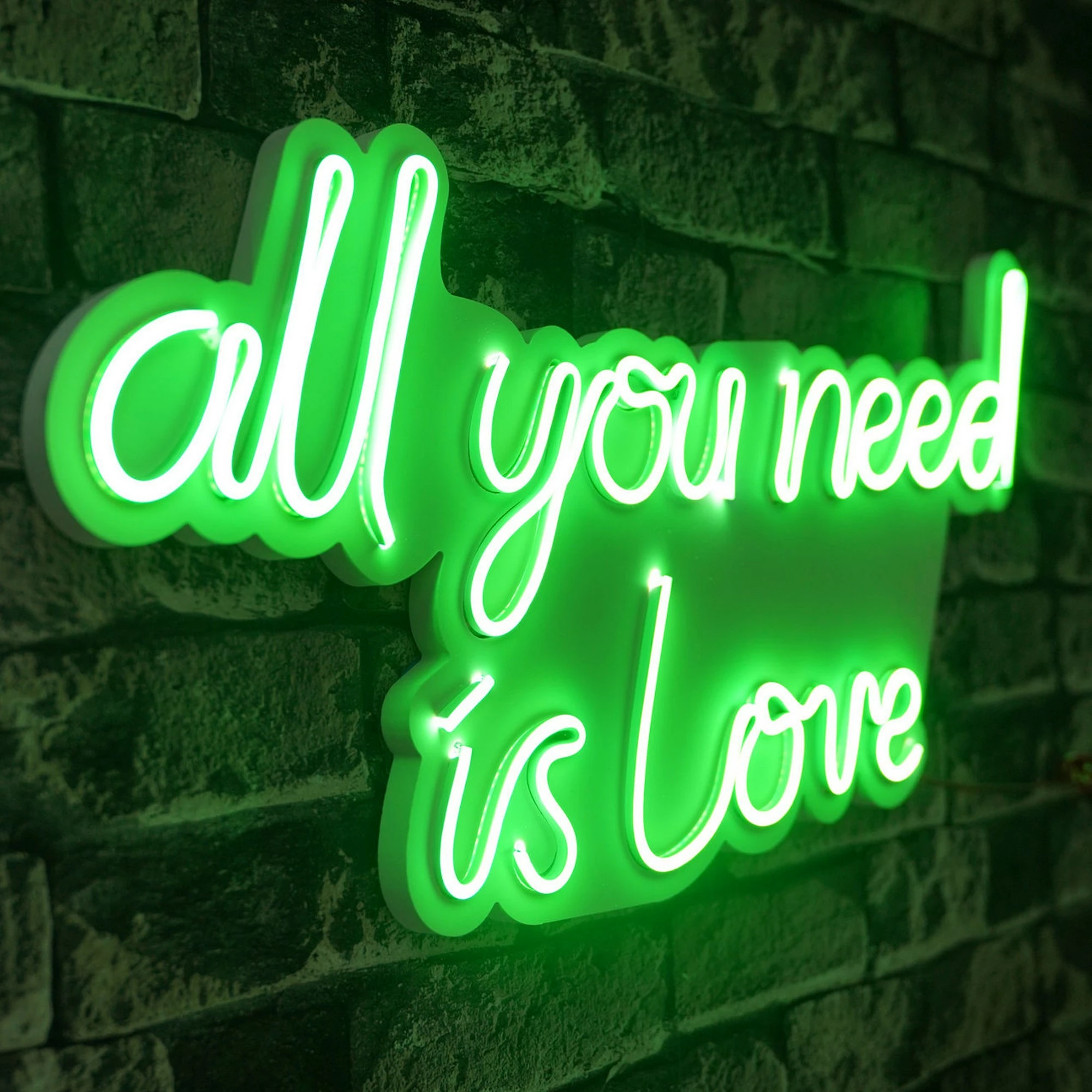 Dekor dritash LED plastik, 'all you need is love', ngjyrë e gjelbër