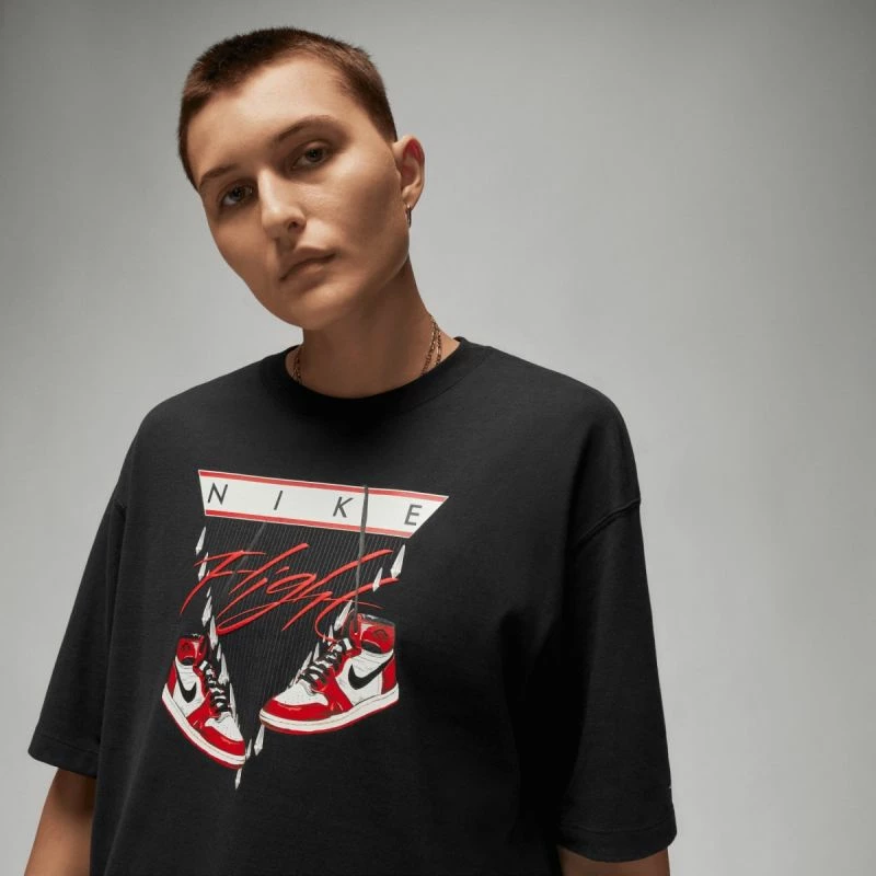 Maicë Nike për femra, e zezë