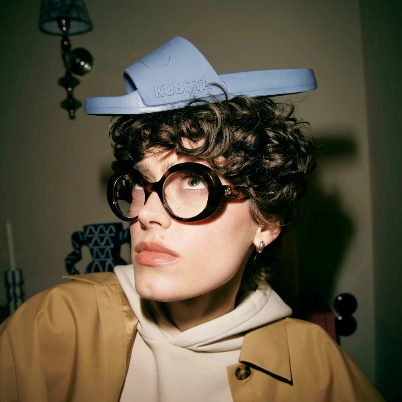 Papuqe pishine Kubota, të kaltra