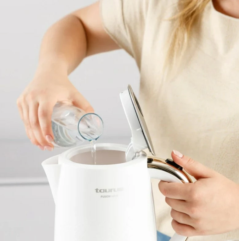 Ibrik elektrik Taurus Fusion Wave 1.7L, i bardhë