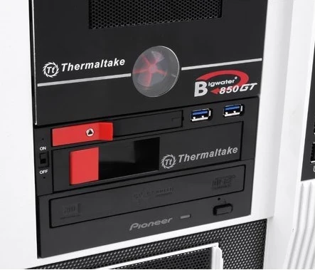 Paneli i bay për disk Thermaltake ST0026Z, 2.5/3.5", Bezel i zi dhe i kuq