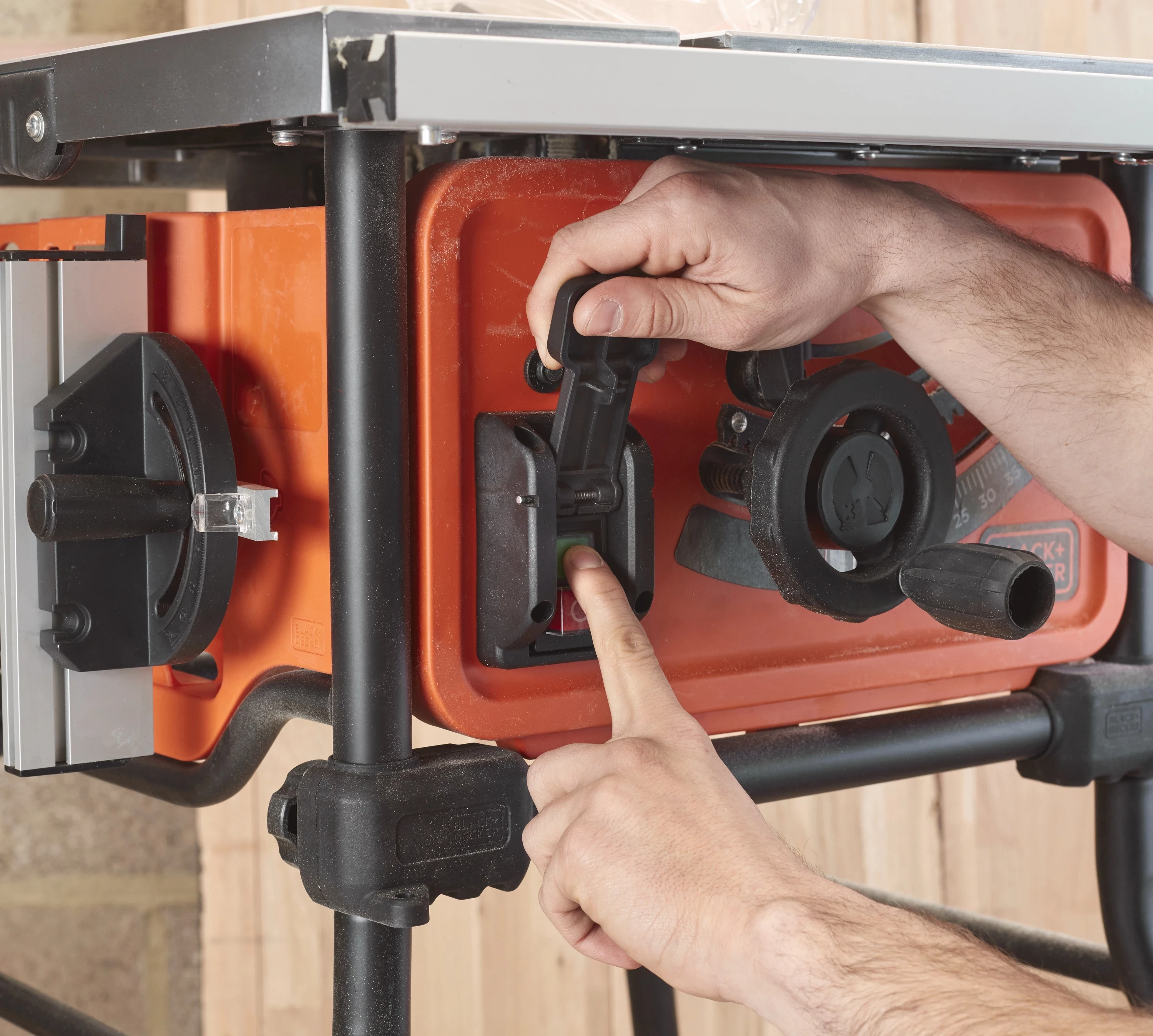 Sharrë këndore Black&Decker BES720 1800W 254mm