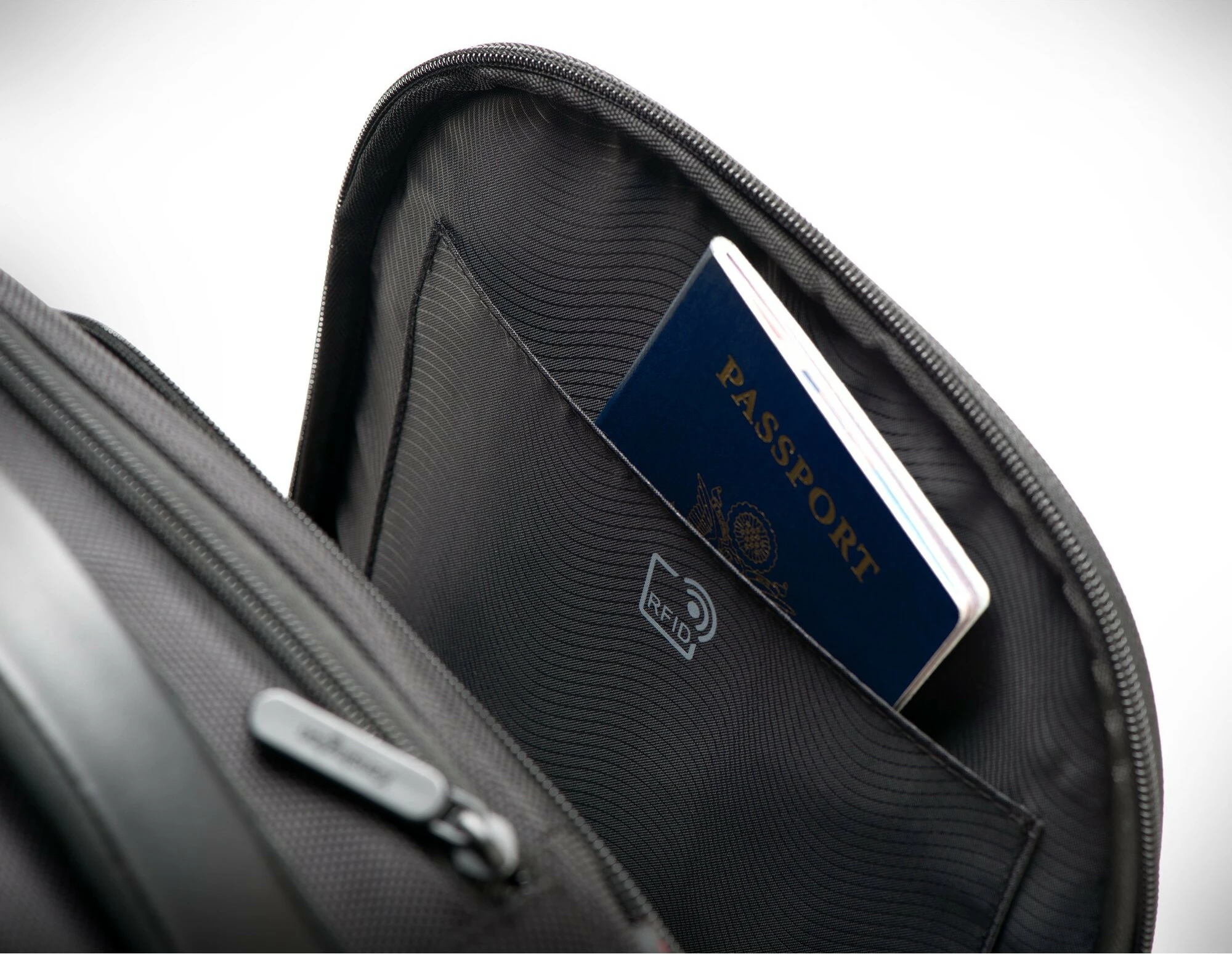 Shpinë Kensington Contour 2.0 Executive për laptop 14", e zezë