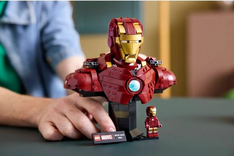 Set LEGO Marvel bust Iron Man