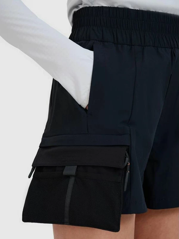 Shorce trekking për femra 4F, me xhep të ndashëm