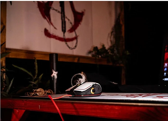 Maus gaming LEXIP x Ubisoft Assassin's Creed Shadows, 12000 DPI, USB Type-A, për dorë të djathtë, zi/ari/kuqe/bardhë