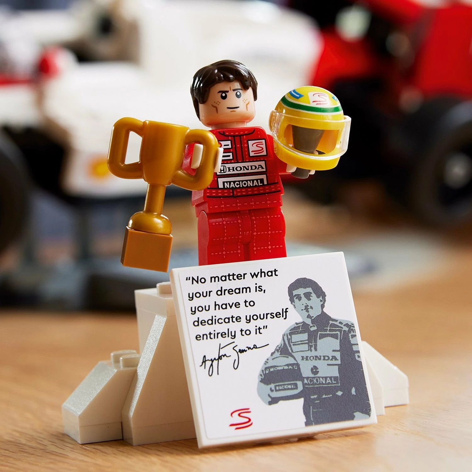Set ndërtimi LEGO Icons McLaren MP4/4 & Ayrton Senna 10330, 693 pjesë, 18+, bardhë/kuqe
