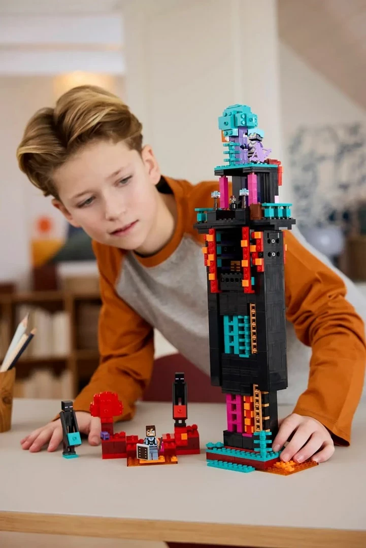 Set LEGO Minecraft The Enderman Tower 21279, 2 minifigura, për fëmijë 9+ vjeç