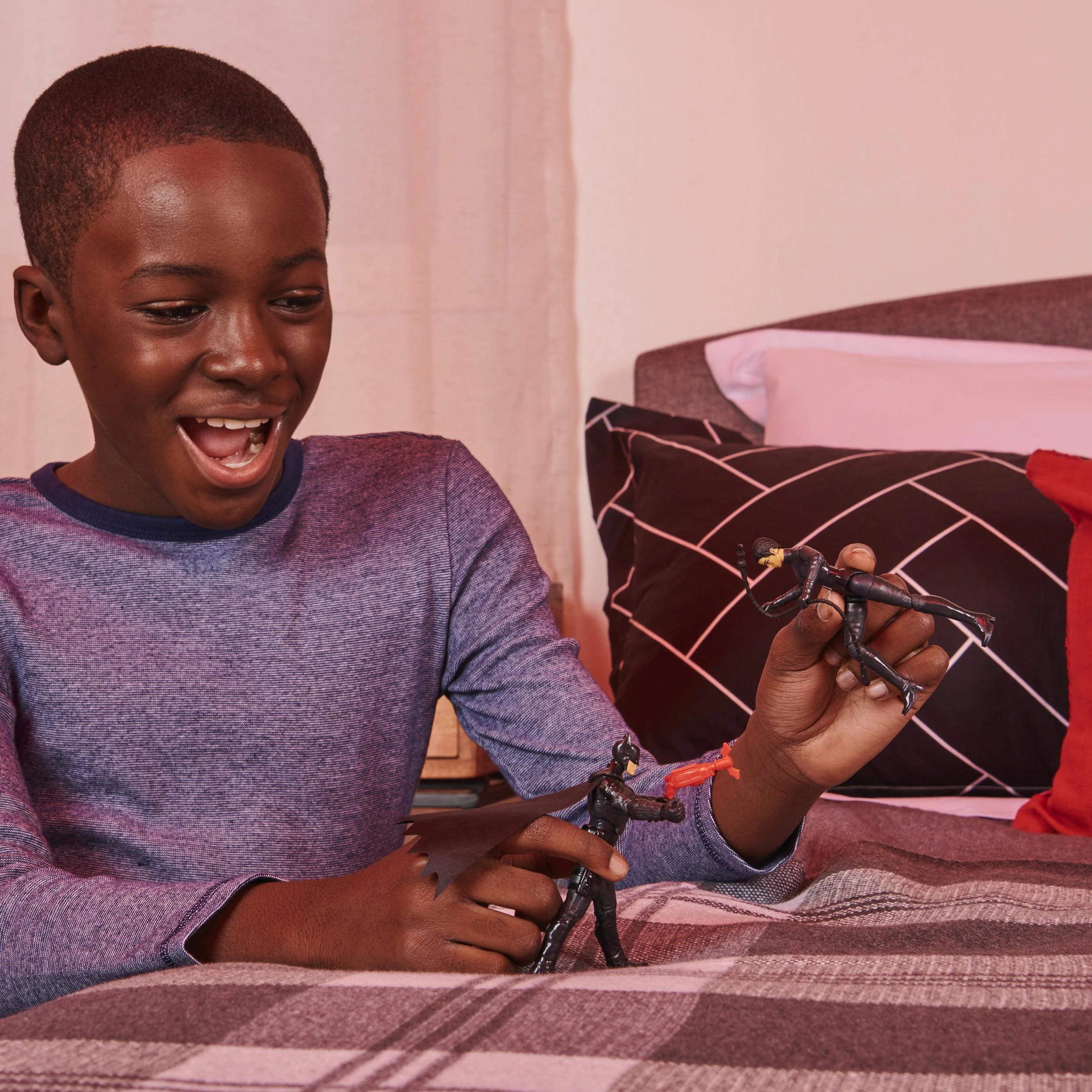 Figurë aksioni Spin Master Batman 6060653/20130922 Selina Kyle 30 cm, 3 aksesorë, e zezë