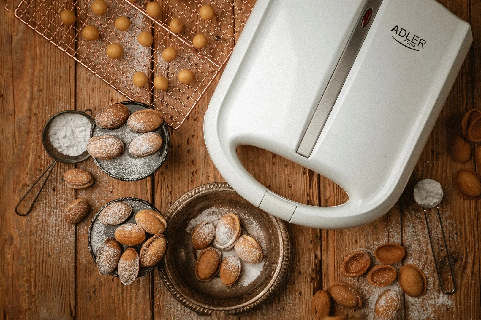 Toaster Adler AD 3039 për biskota/arahide, Bardhë