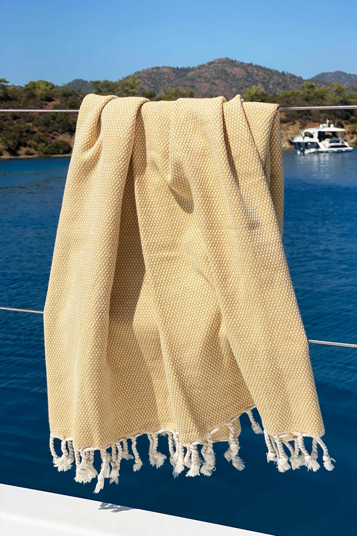 Peshqir plazhi Fouta, model Mijölnir, ngjyrë mustard, Likya