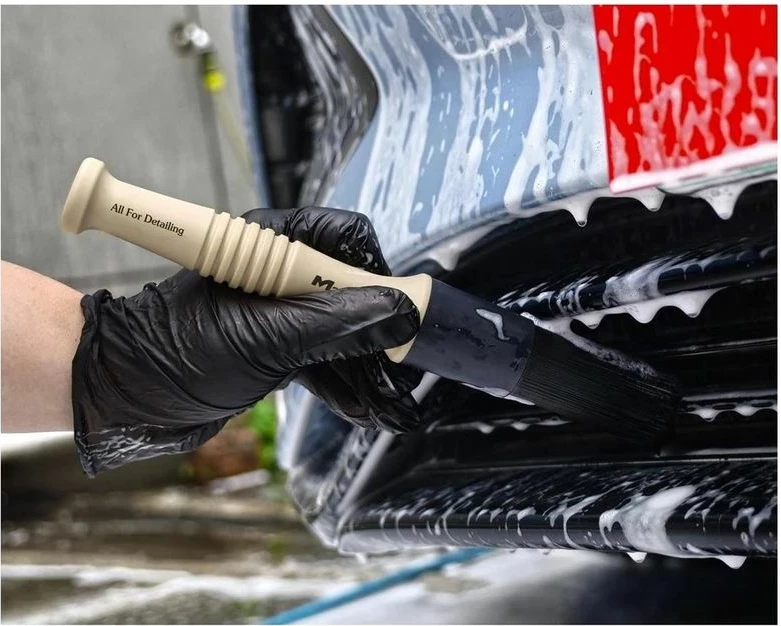 Brushe Pastrimi Detajuese Exteriori E Forte