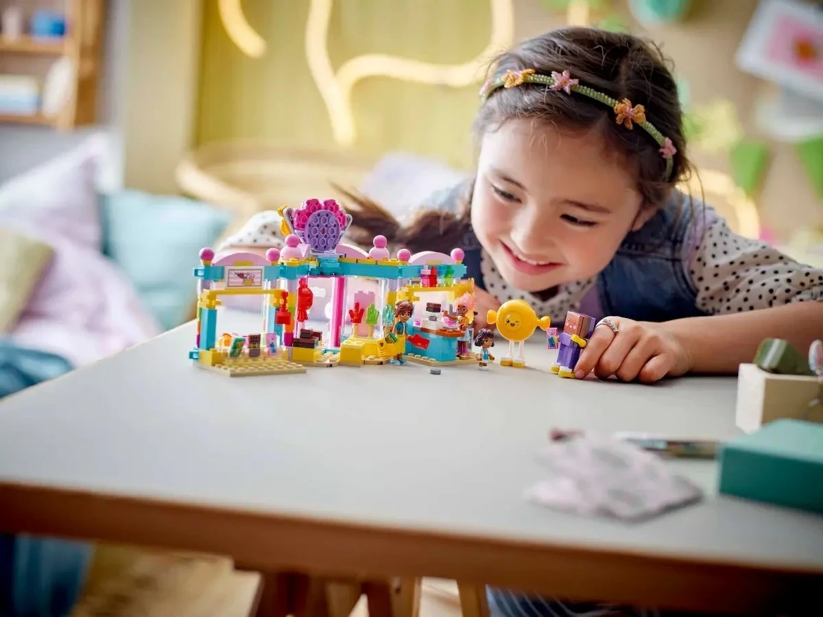 Lego Friends 42649 Heartlake City Candy Store