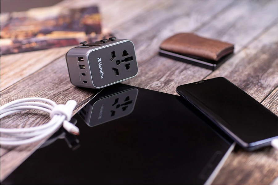 Adapter universal udhëtimi Verbatim UTA-03, 2x USB-A, 3x USB-C, 2500W, i zi
