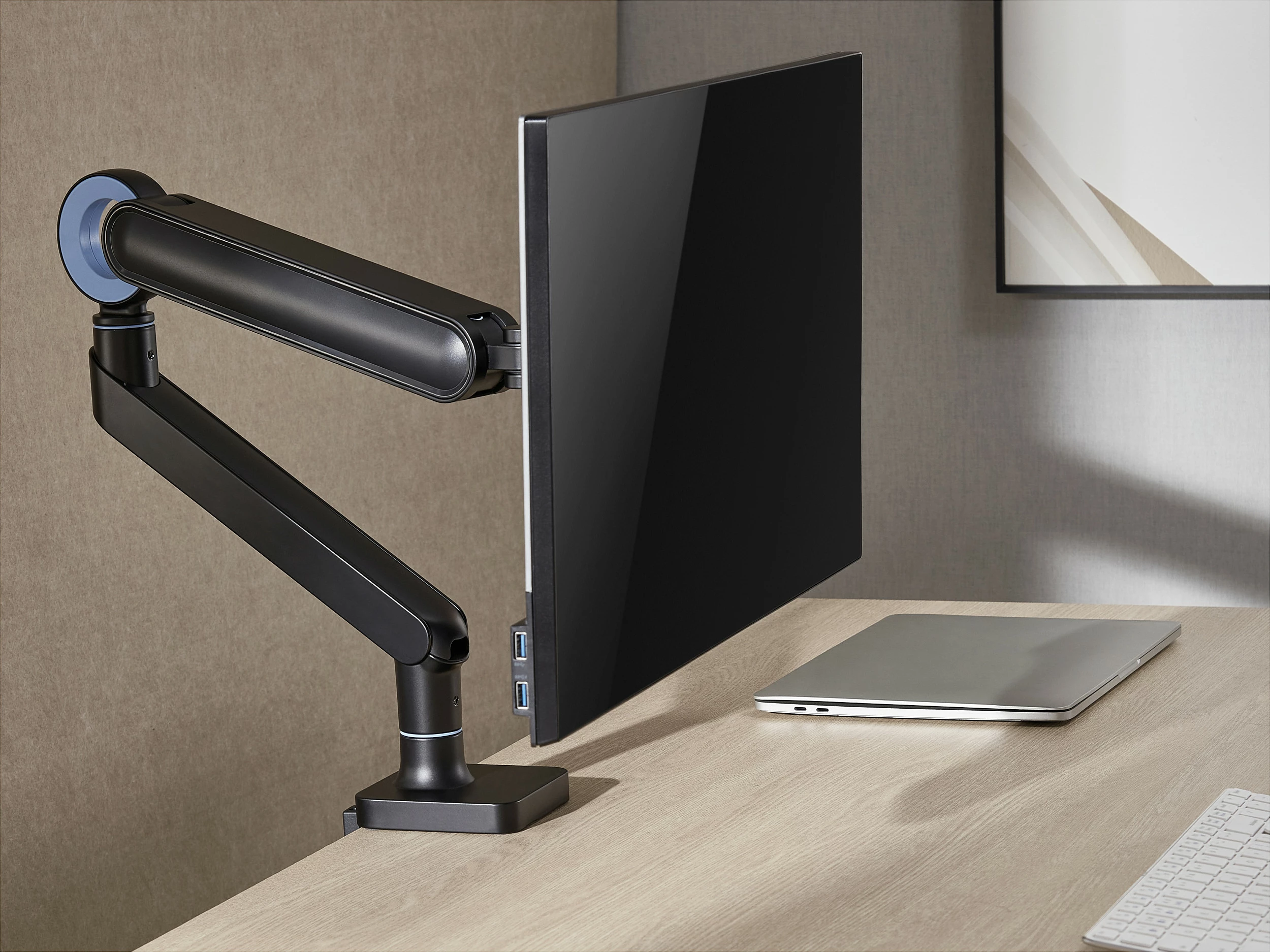 Mbajtëse monitori EQUIP 17"-35", krah me gas spring, 360°, deri 10.5 kg, e zezë