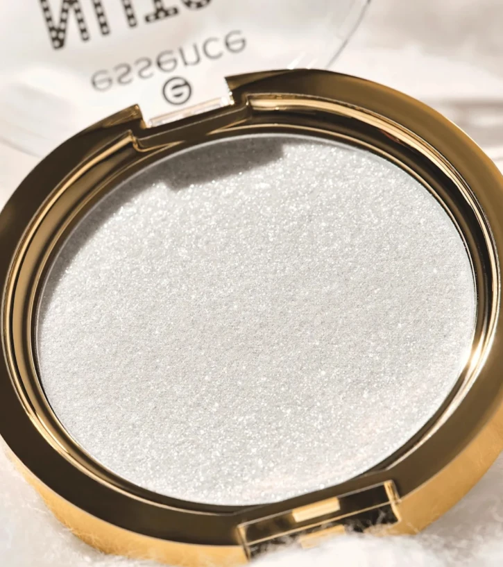 Powder Highlighter Essence Nuts About You, Sugar Plum Fairy's Dust