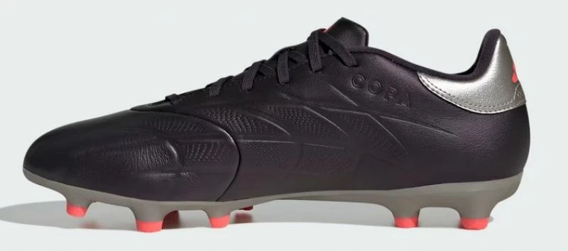 Çizme futbolli adidas për meshkuj dhe fëmijë, të zeza