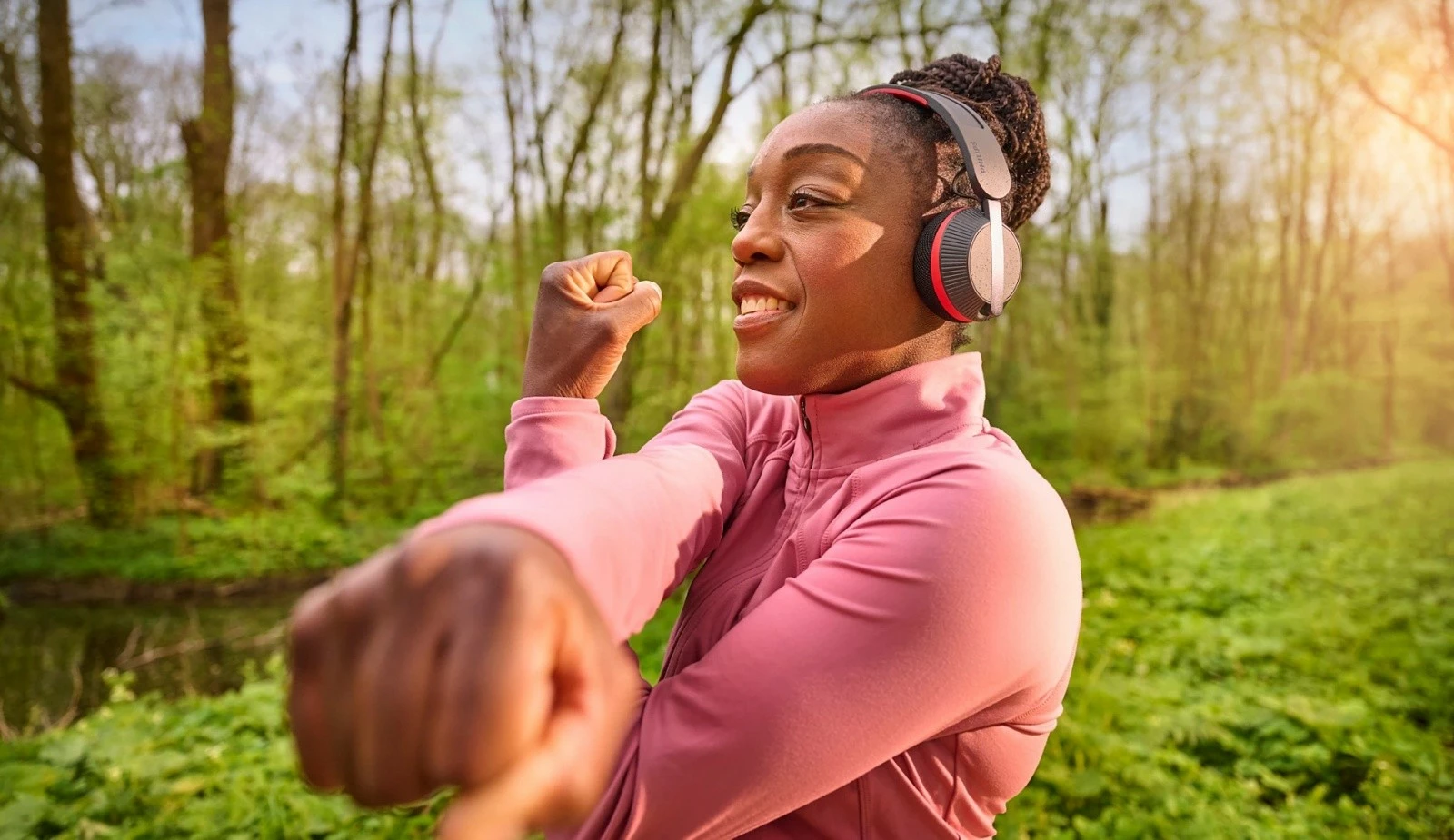 Kufje Philips TAA6219BK/00 on-ear wireless Bluetooth 5.4 karikim diellor bateri 80h IP55 me mikrofon, të zeza/ të kuqe