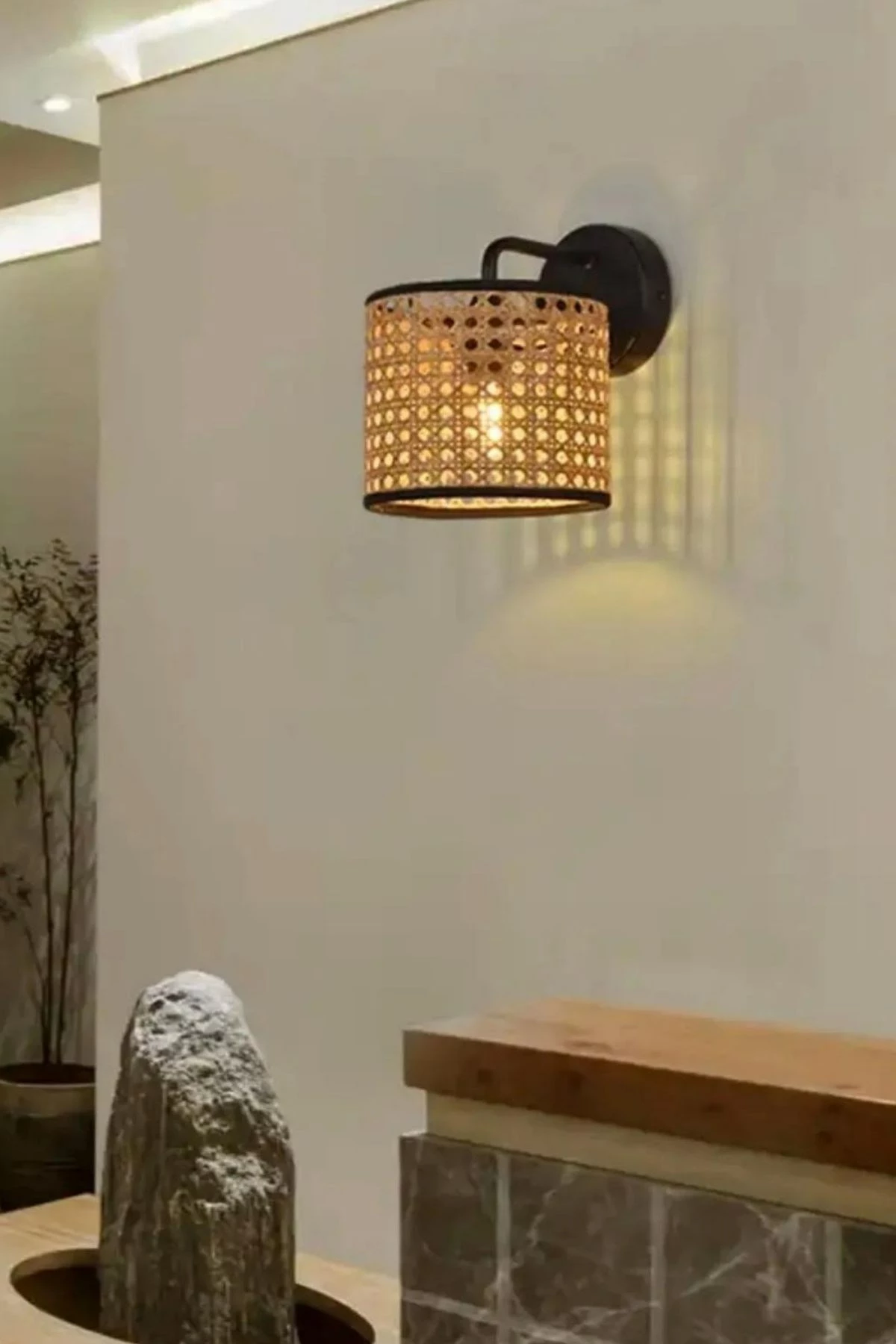 Llambë muri Opviq, 8880-1, bezhë dhe e zezë