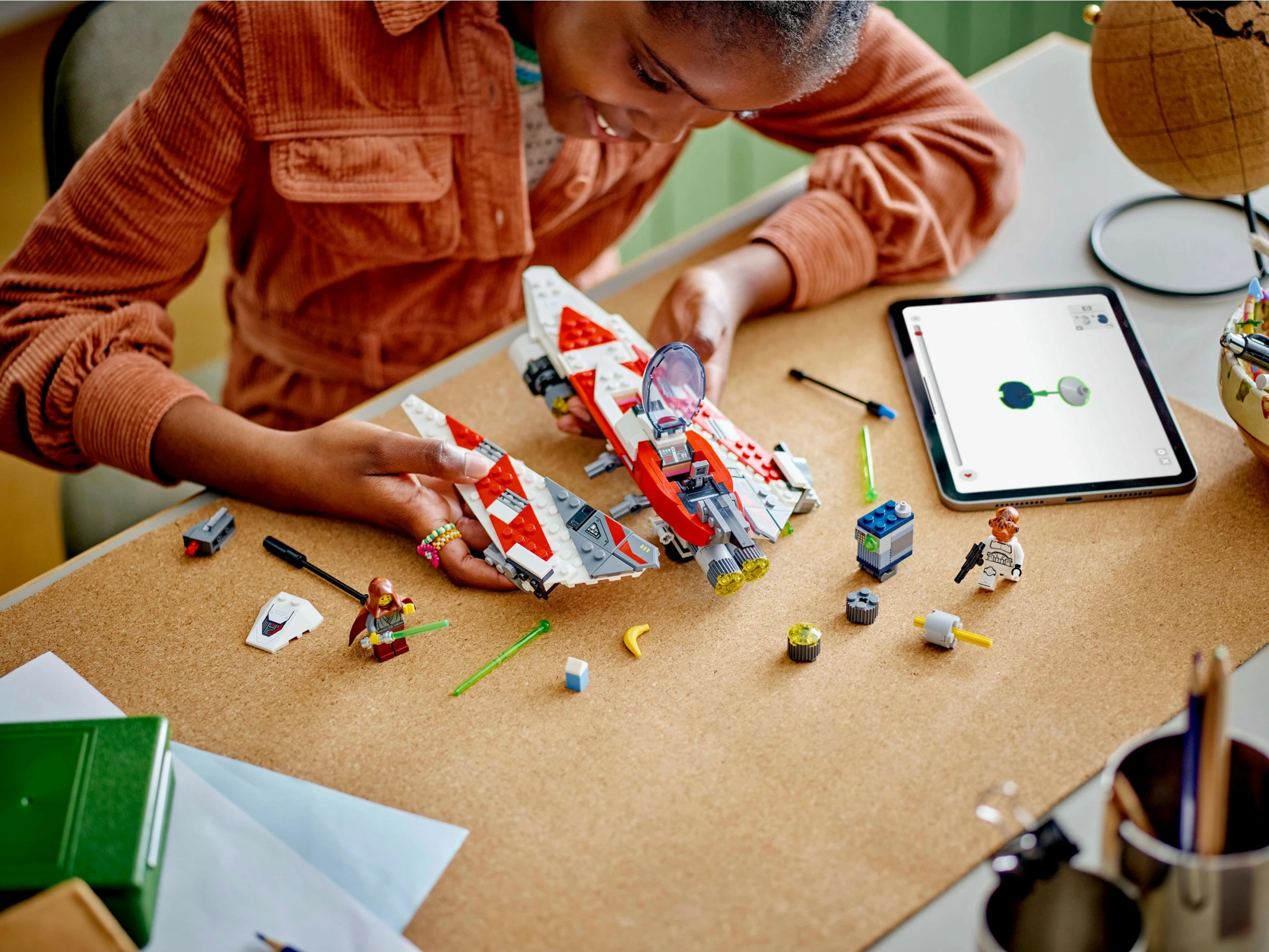 Set ndërtimi LEGO Jedi Bob's Starfighter, 305 pjesë, shumëngjyrësh