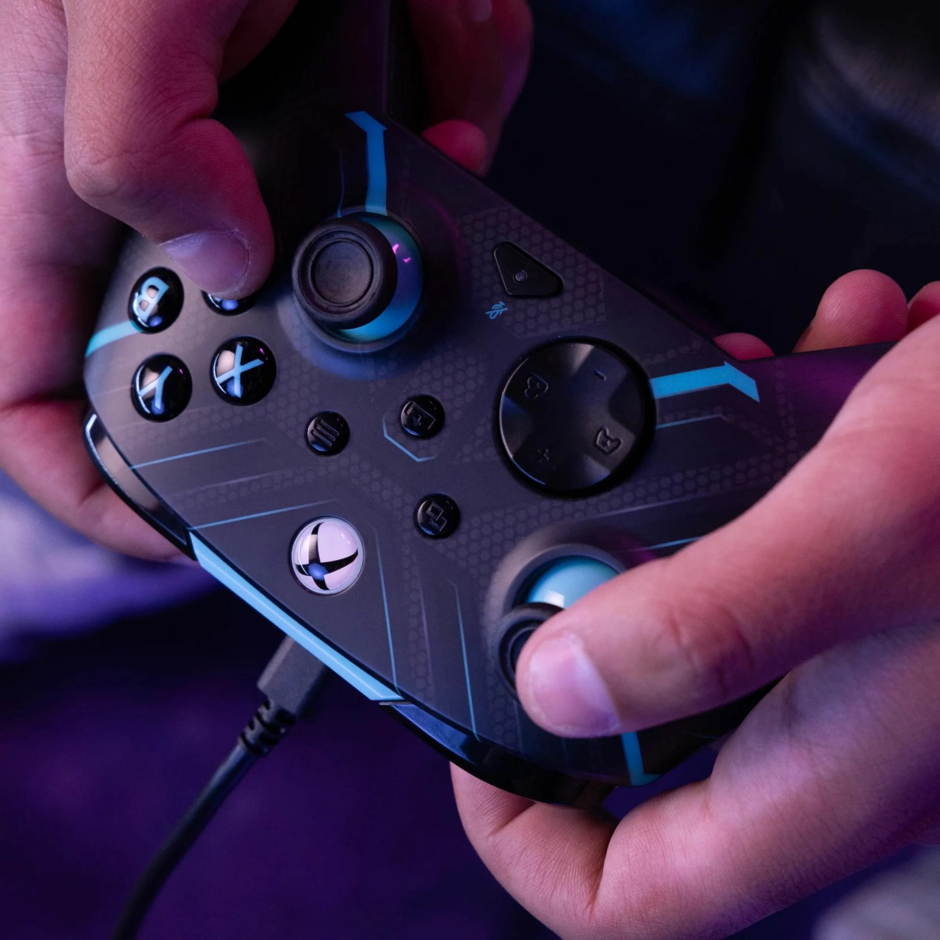 Kontrollor me kabllo PDP REMATCH për Xbox, USB-C 2.4 m, Titan Steel Glow in the Dark