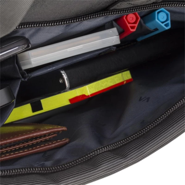 Çantë laptopi RIVACASE 8231 15.6\" e zezë