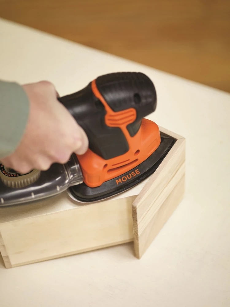 Lëmues vibrues (Mouse) Black&Decker KA2000 120 W, set me letra lëmimi e çantë, e zezë