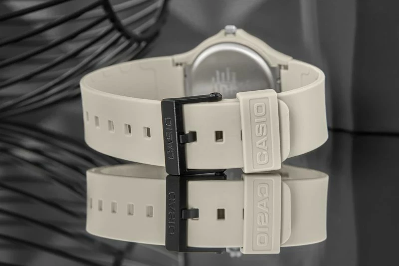 Orë dore Casio për meshkuj, e zezë