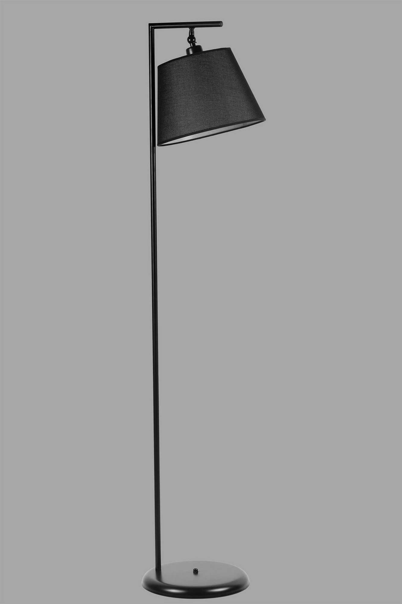 Llambë dyshemeje Opviq, dizajn modern, ngjyrë e zezë, abazhuri i zi