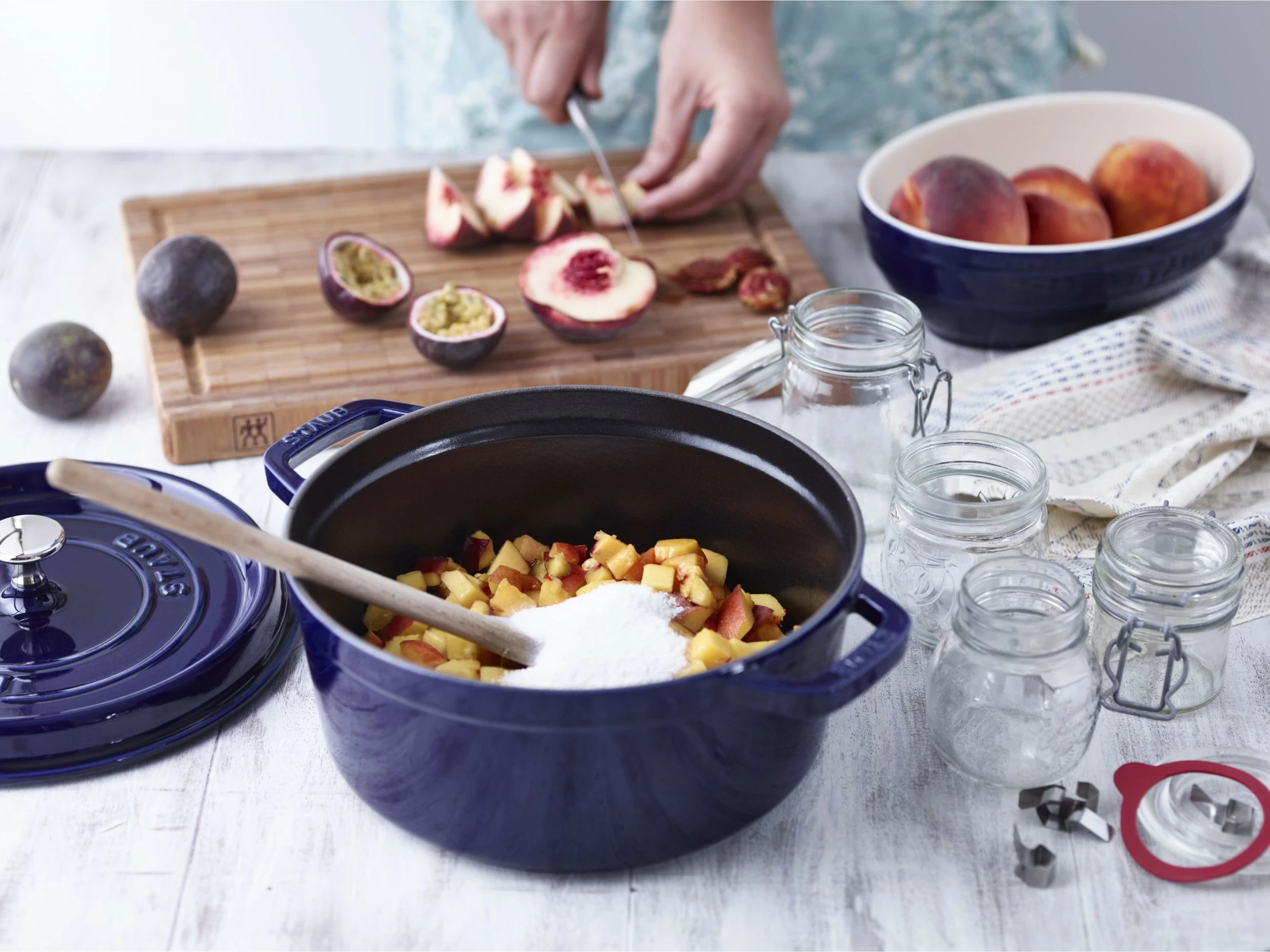 Tenxhere rrethore Staub Cocotte 24 cm, 3.8L, gize, kaltër