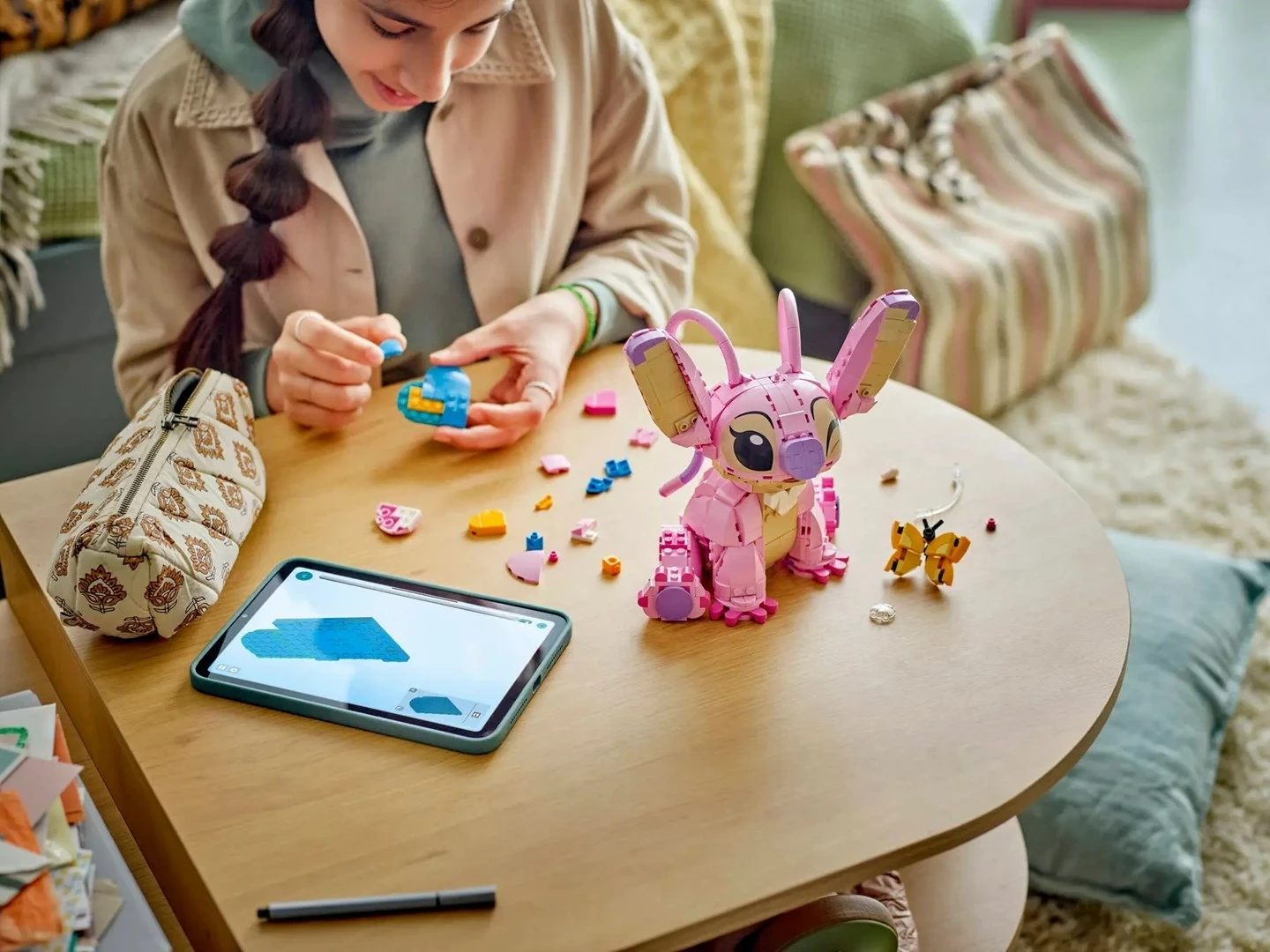 Set LEGO Disney Angel 43257, 782 pjesë, Rozë