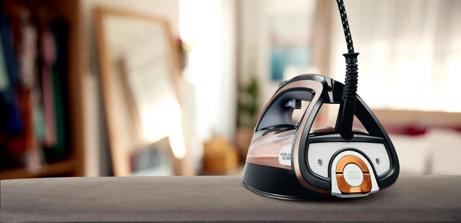 Hekur për hekurosje Tefal Ultimate Pure FV9845, 3200W, i zi/bakër