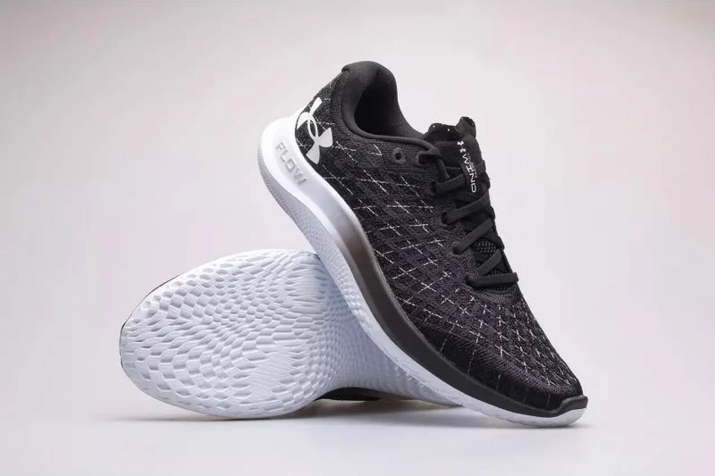 Atlete për meshkuj Under Armour, të zezë