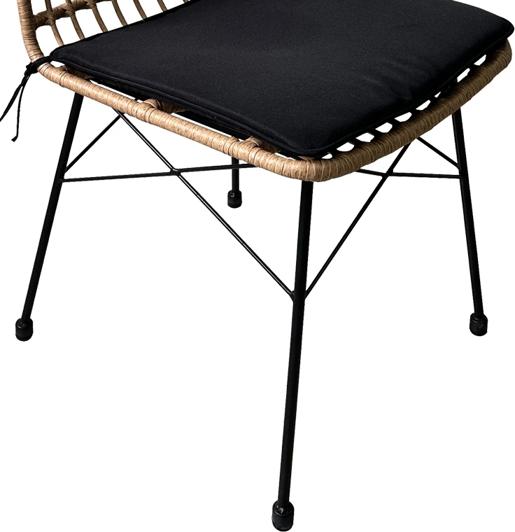 Karrige Naoki rattan, ngjyrë natyrale me jastëk të zi dhe këmbë metalike të zeza, 45x60x83 cm