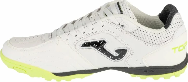 Atlete futbolli Joma, të bardha