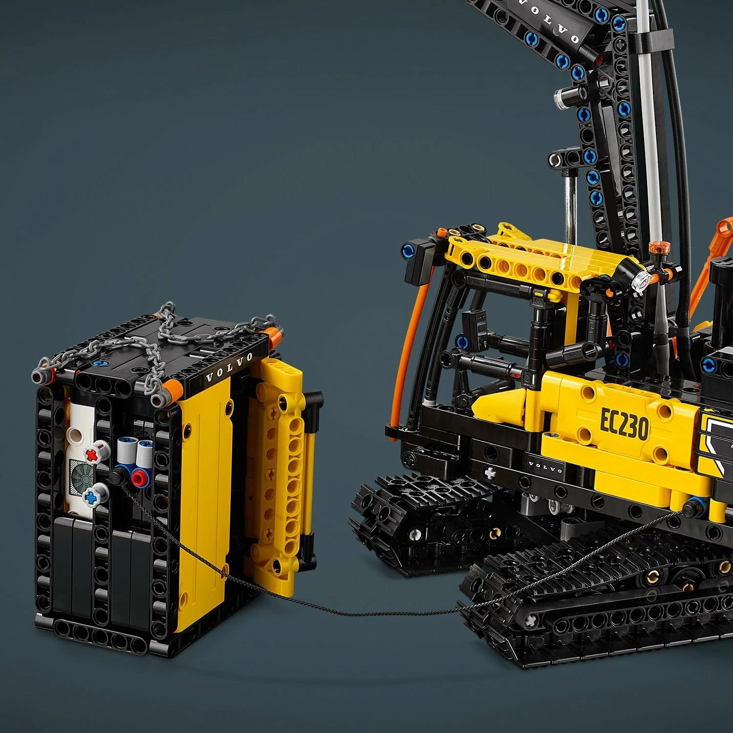 Set ndërtimi LEGO Technic Volvo FMX Truck dhe EC230 Excavator elektrik 42175, 2274 copë, 10+