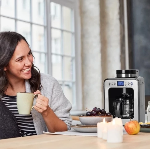 Aparat kafeje CASO Coffee Compact electronic 1848, 600W, 4 filxhanë, mulli burr, LCD me timer, filtër permanent, enë qelqi, çelik inox/zi