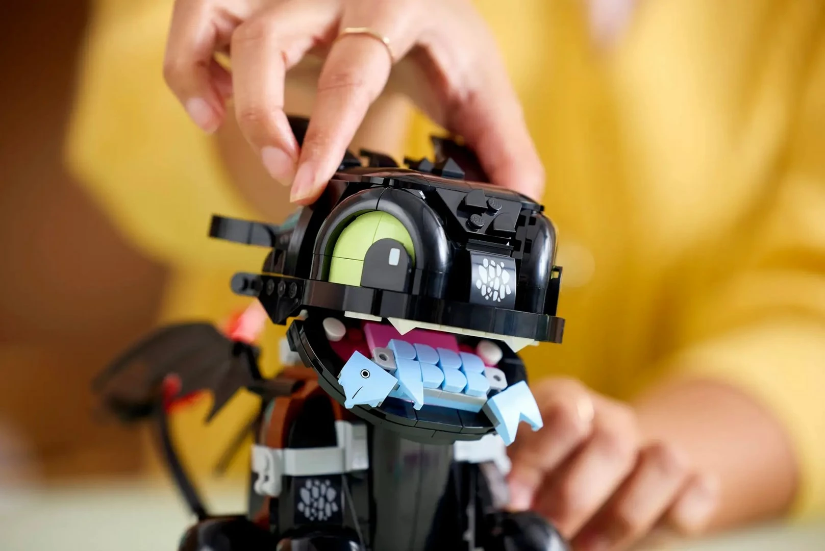 Set LEGO ICONS 10375 How to Train Your Dragon Toothless, për të rritur, i zi