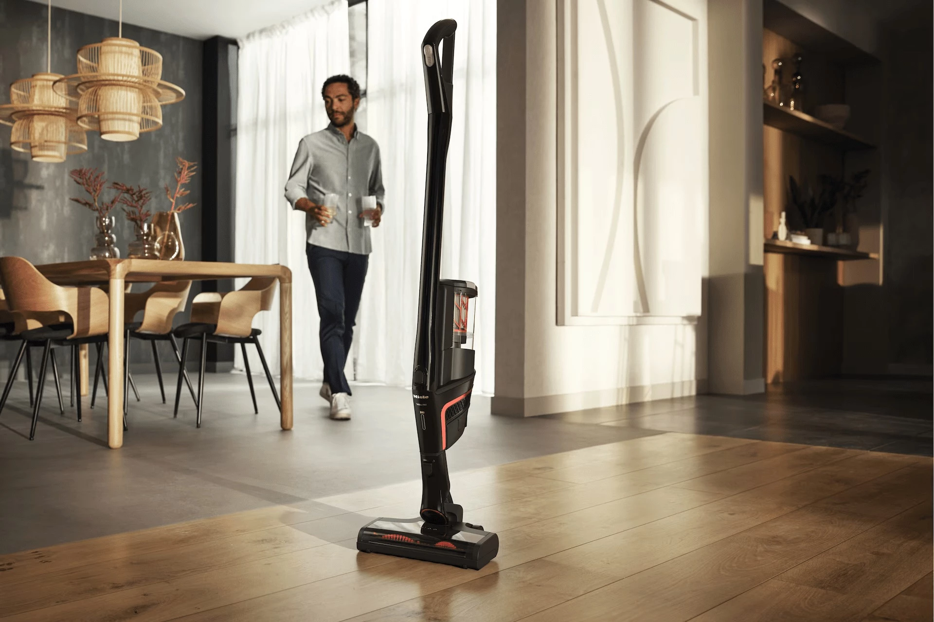 Fshesë me bateri Miele Triflex HX1 Facelift SMUL1, deri 60 min, e zezë/kuqe
