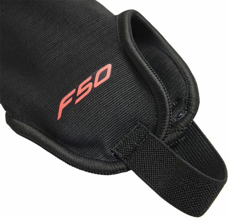 Mbrojtëse për kërcinj adidas F50 SG MTC KE5210 [Madhësia: S]