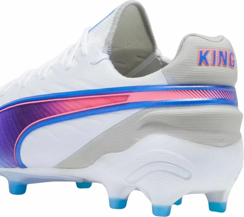 Atlete futbolli Puma për meshkuj, të bardha