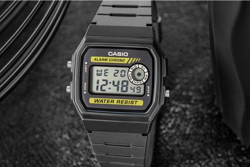 Orë dore për meshkuj Casio, e zezë